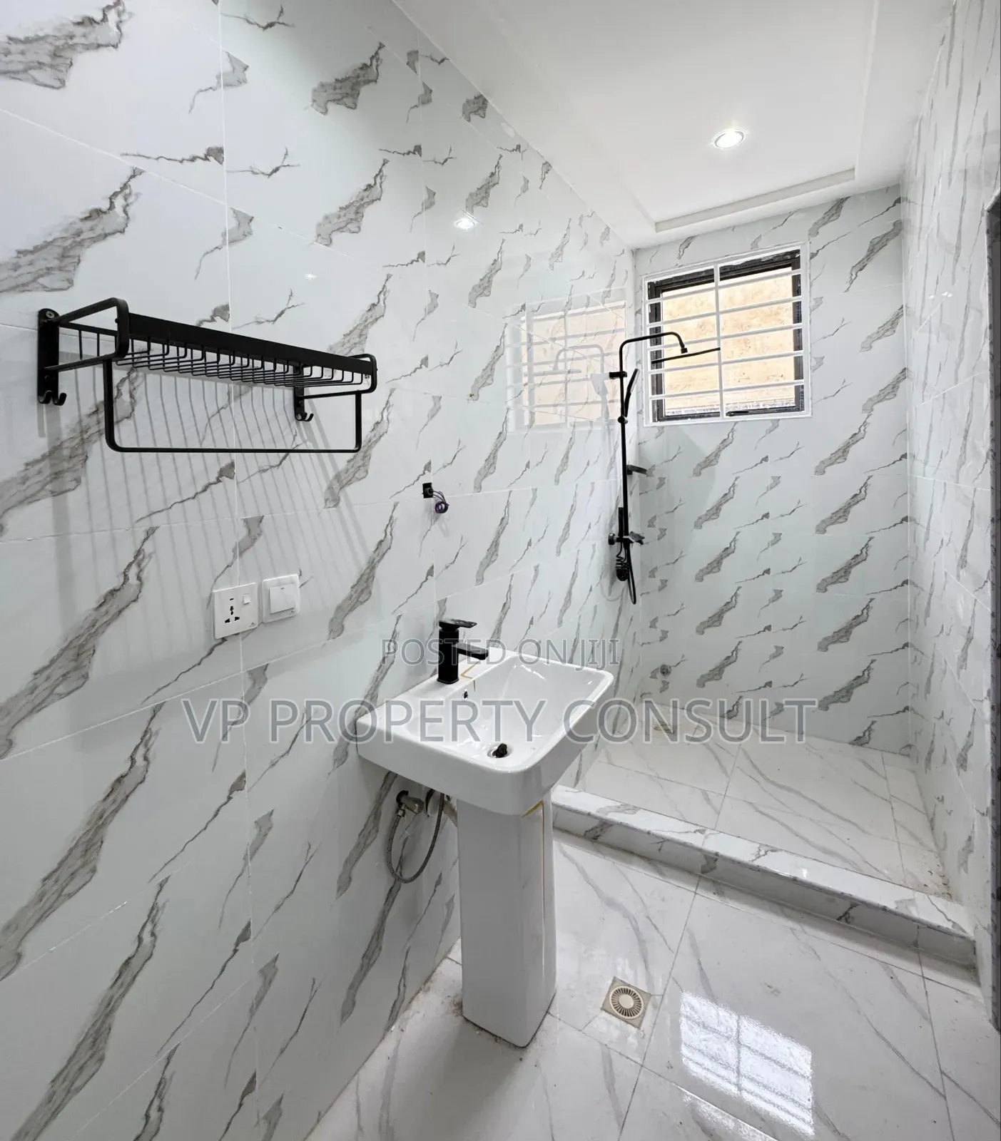 3bdrm House in School Junction for sale
