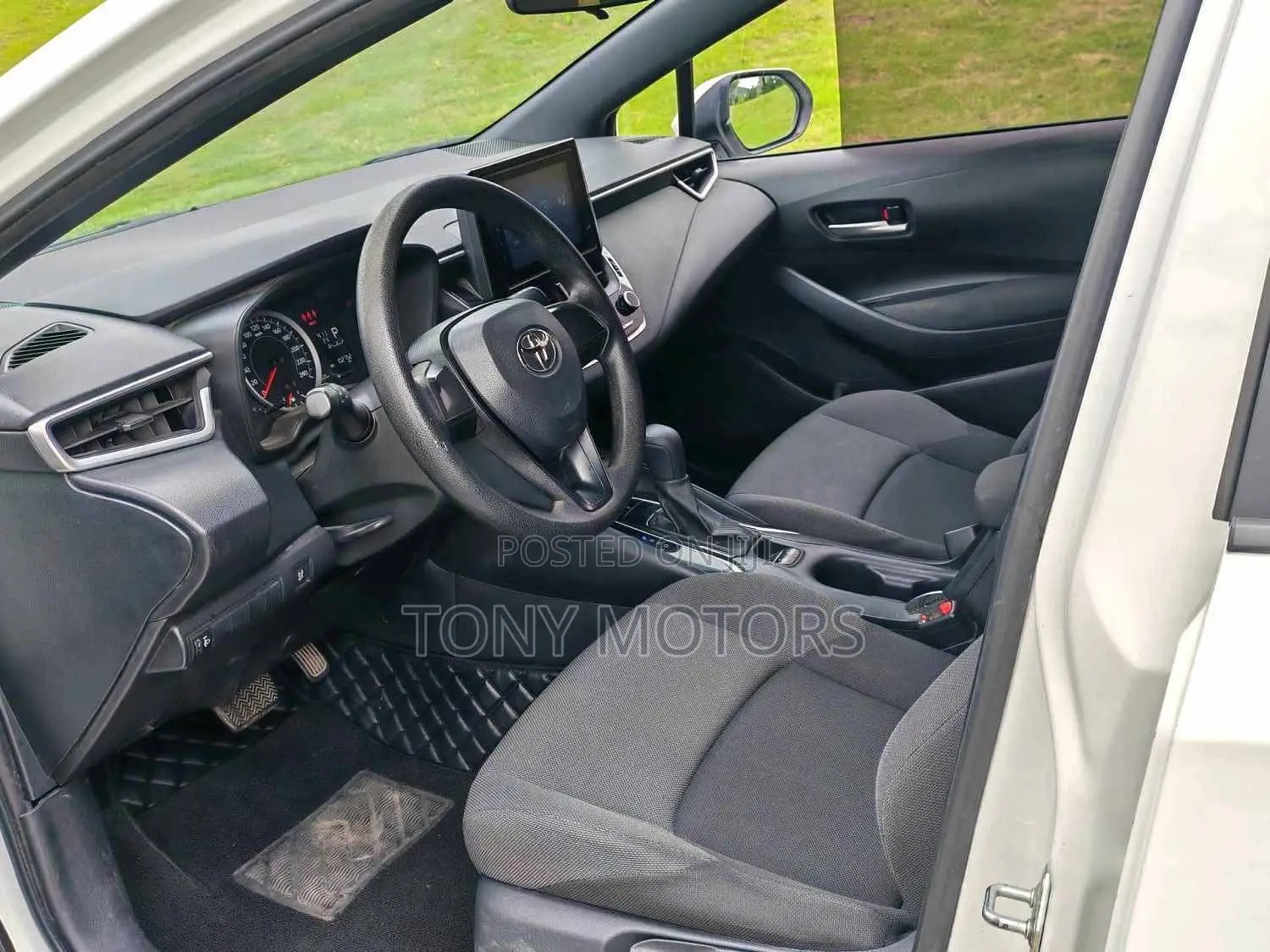 Toyota Corolla LE 2022 White