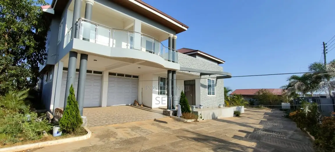 7bdrm Duplex in Prampram for sale