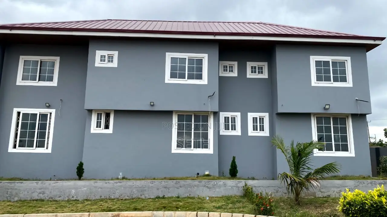7bdrm Duplex in Prampram for sale