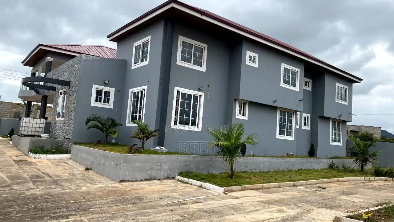 7bdrm Duplex in Prampram for sale