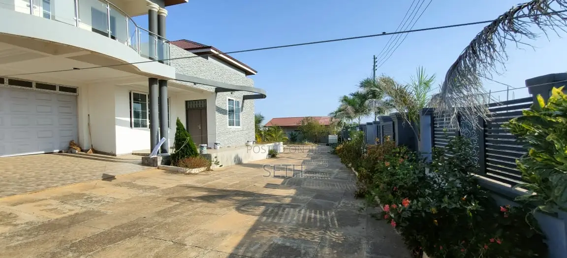 7bdrm Duplex in Prampram for sale
