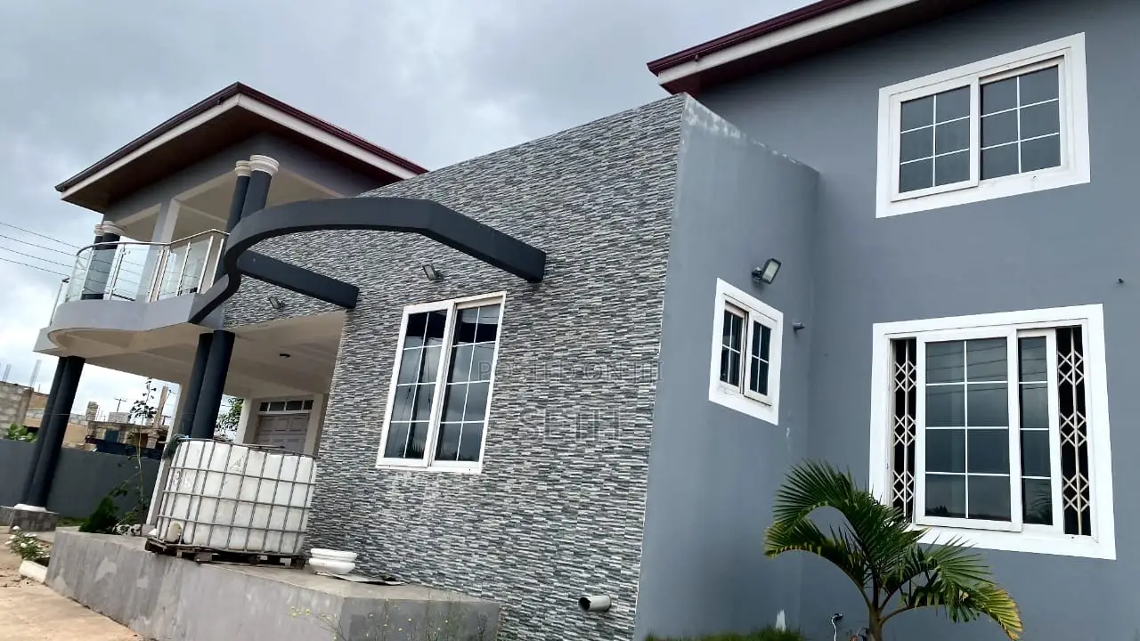 7bdrm Duplex in Prampram for sale