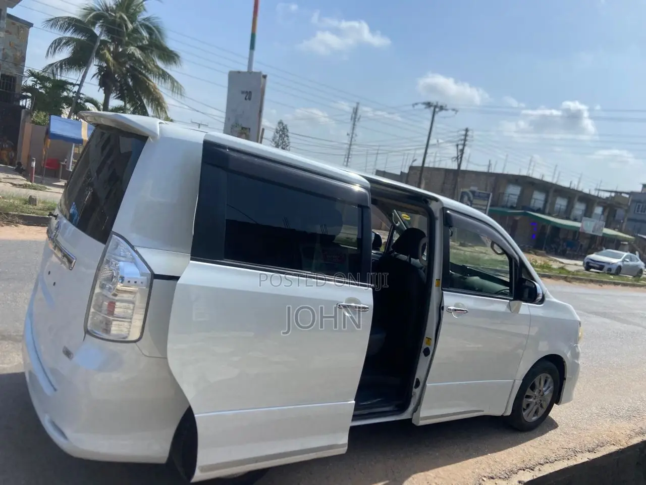 Toyota Voxy 2013 White