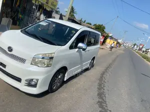 Toyota Voxy 2013 White