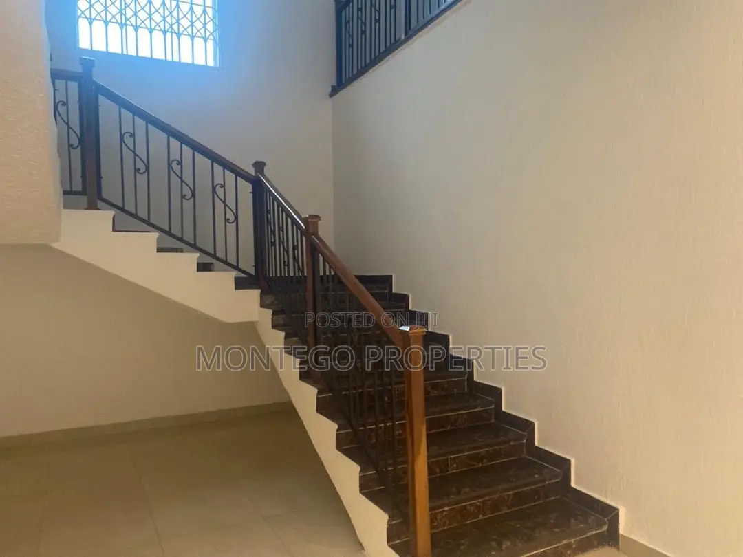 5bdrm House in East Legon, Accra- for rent