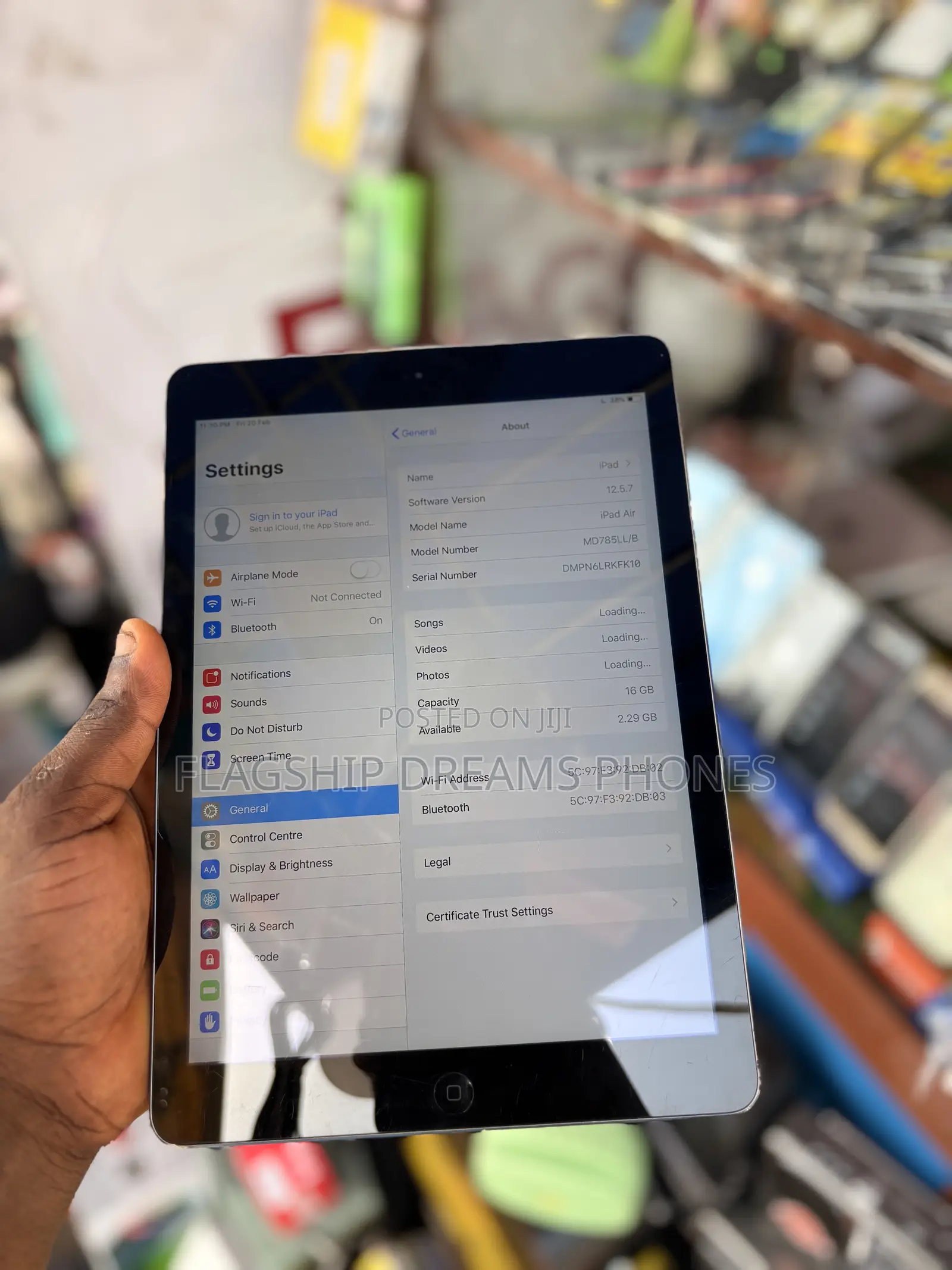 Apple iPad Air 16 GB Gray
