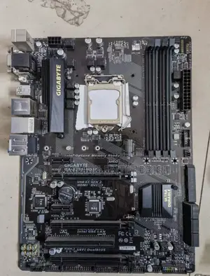 Gigabyte Ga-B250-Hd3p I7 7700 Board With Cpu