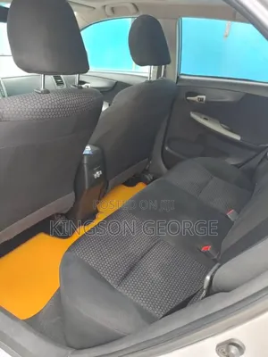 Toyota Corolla XLE 4dr Sedan (1.8L 4cyl 4A) 2010 Silver