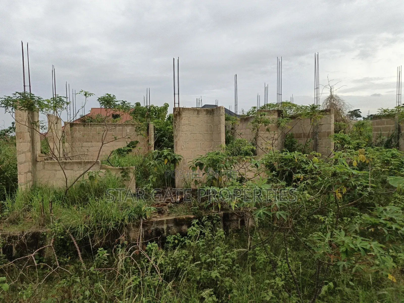 6 Bedrooms House for Sale at Adwumakaase
