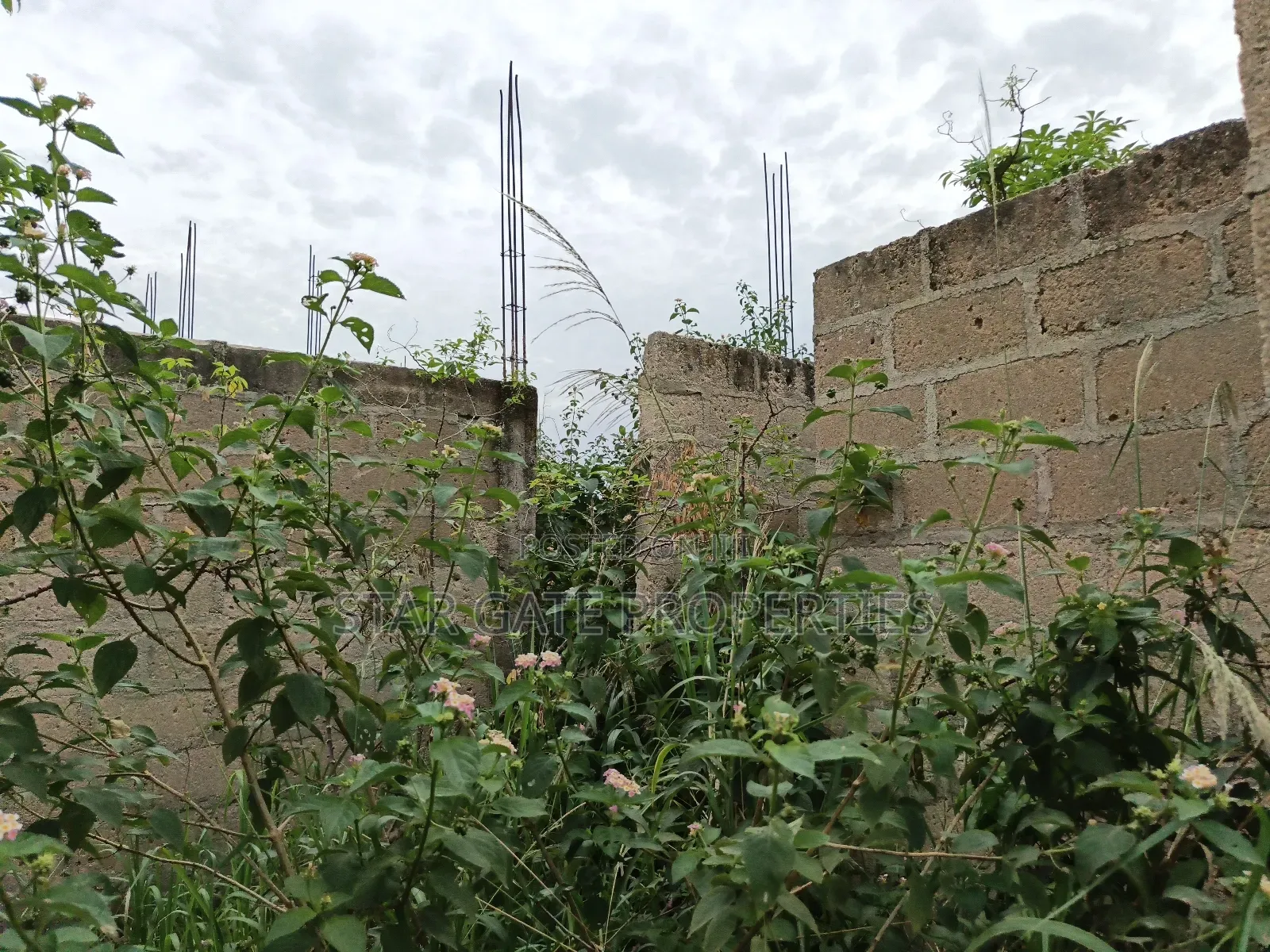 6 Bedrooms House for Sale at Adwumakaase