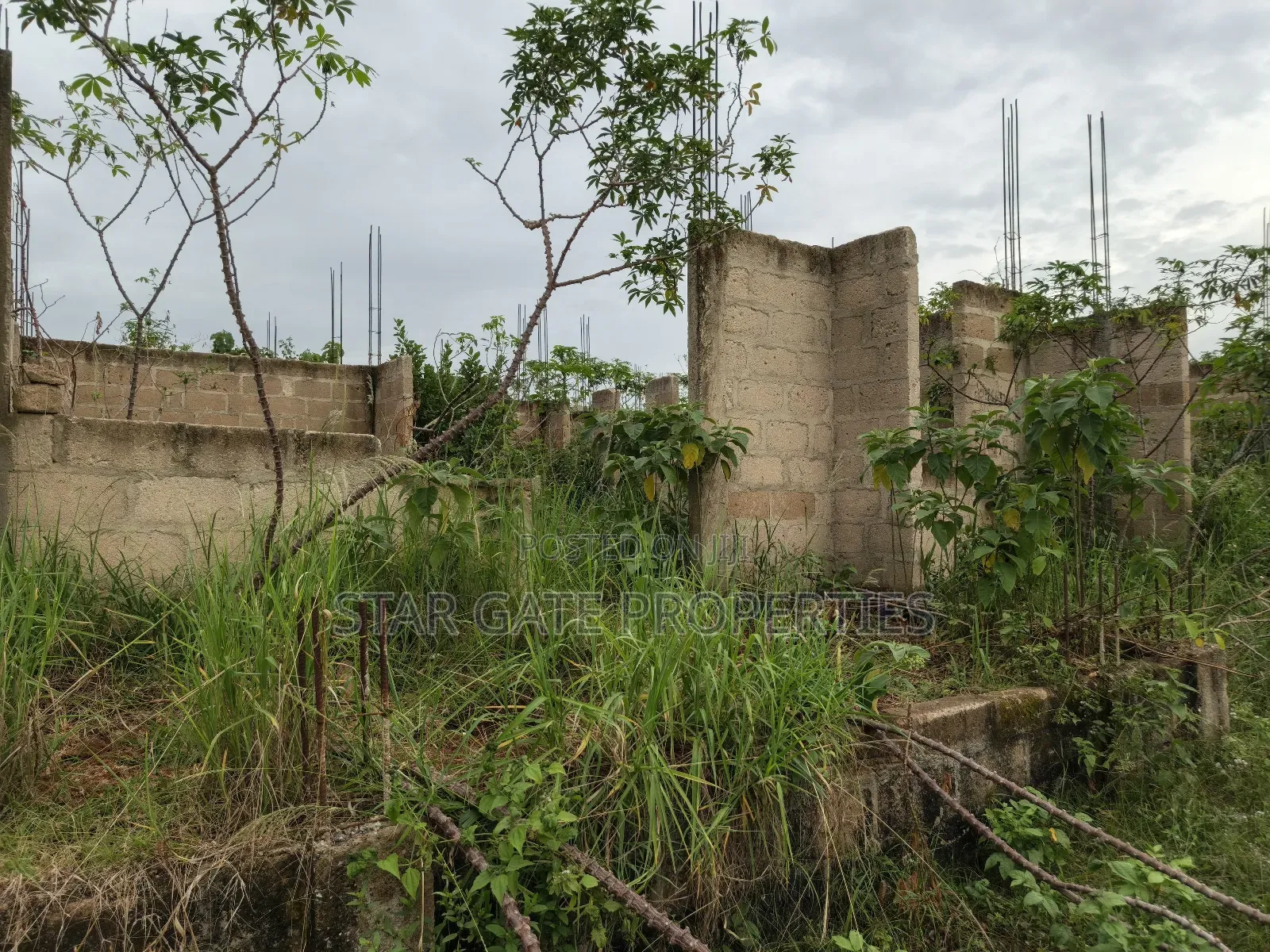 6 Bedrooms House for Sale at Adwumakaase