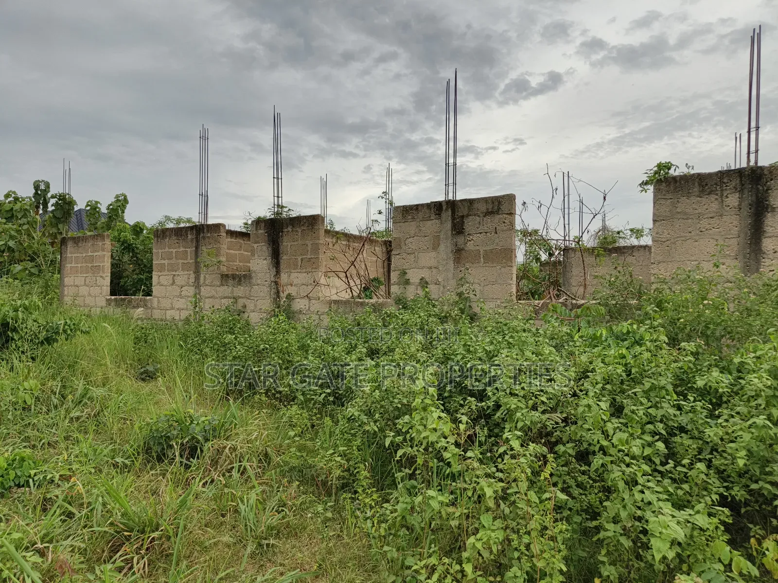 6 Bedrooms House for Sale at Adwumakaase