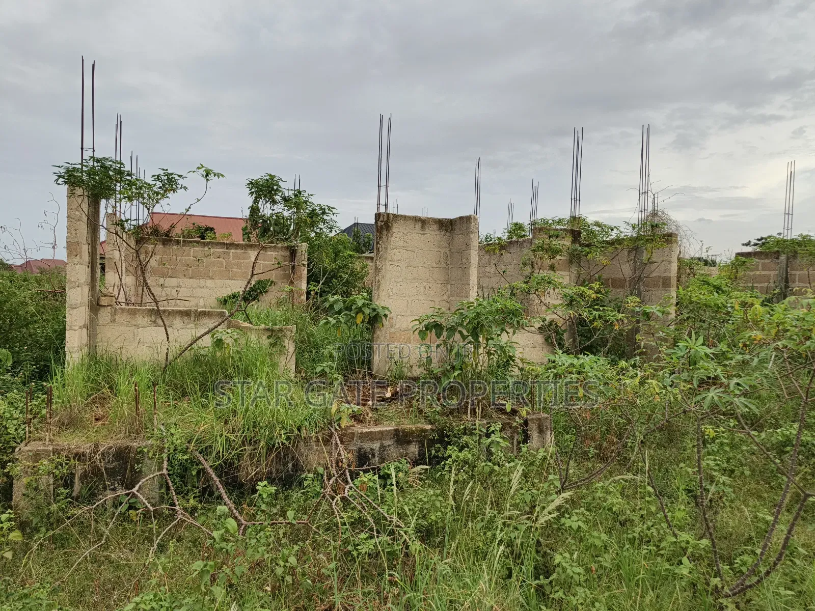 6 Bedrooms House for Sale at Adwumakaase