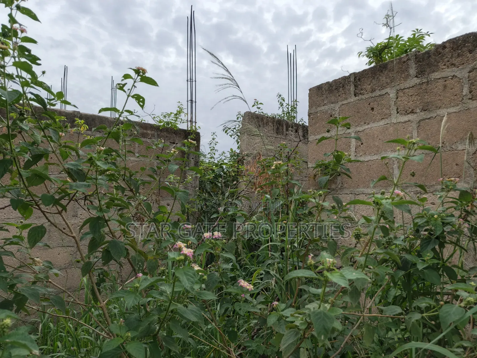 6 Bedrooms House for Sale at Adwumakaase