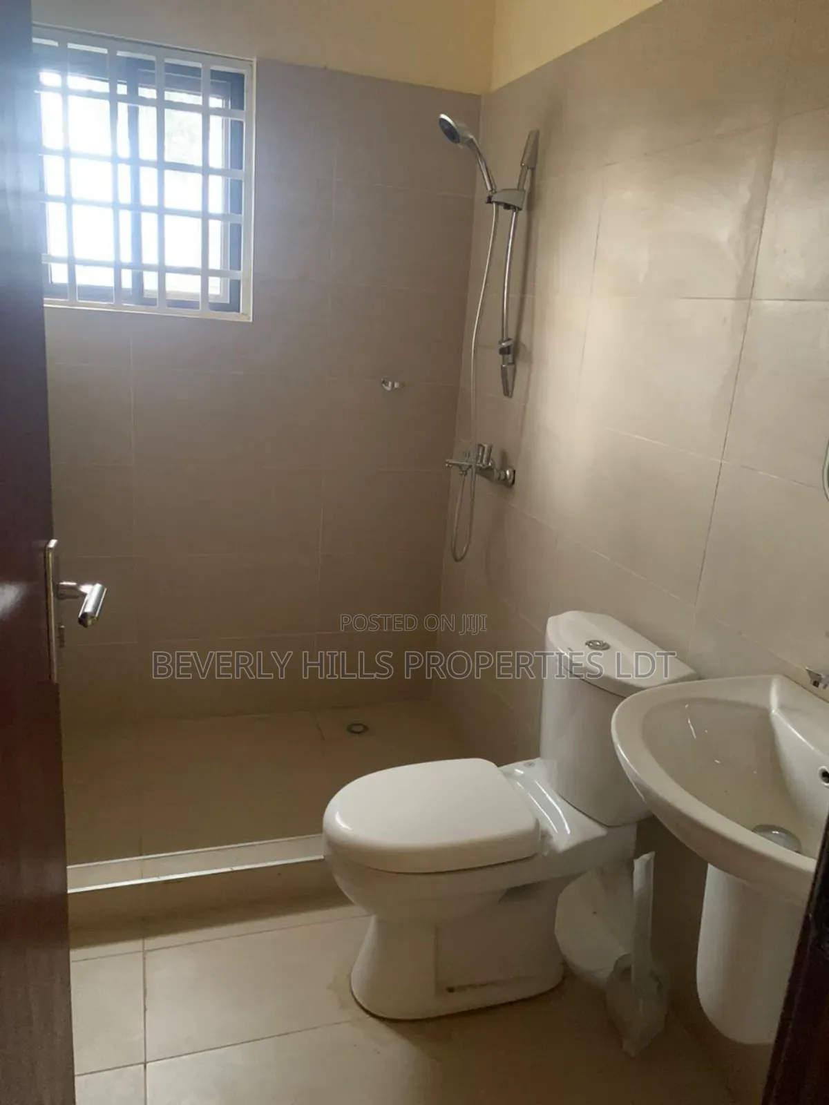 2bdrm House in Beverly Hills, Amasaman for rent