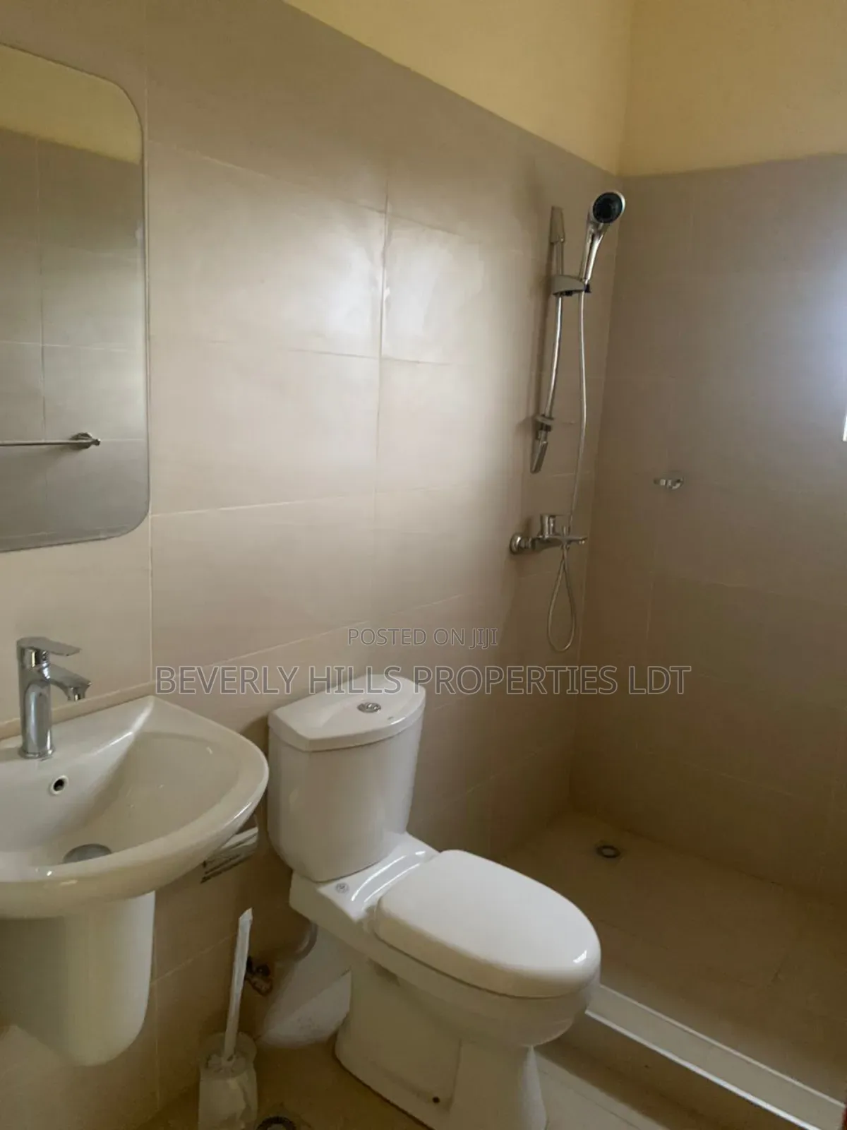 2bdrm House in Beverly Hills, Amasaman for rent
