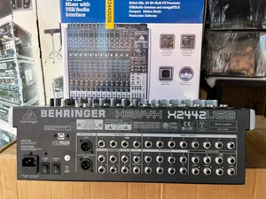 Beheringer Xenyx X2442 Usb Mixer