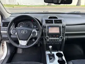 Toyota Camry SE Sport 4dr Sedan (2.5L 4cyl 6A) 2014 White