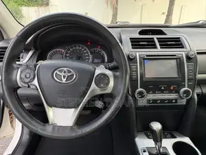 Toyota Camry SE Sport 4dr Sedan (2.5L 4cyl 6A) 2014 White