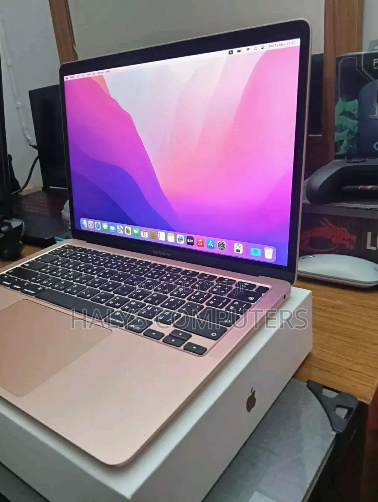 New Laptop Apple MacBook 2020 8GB Apple M1 SSD 256GB