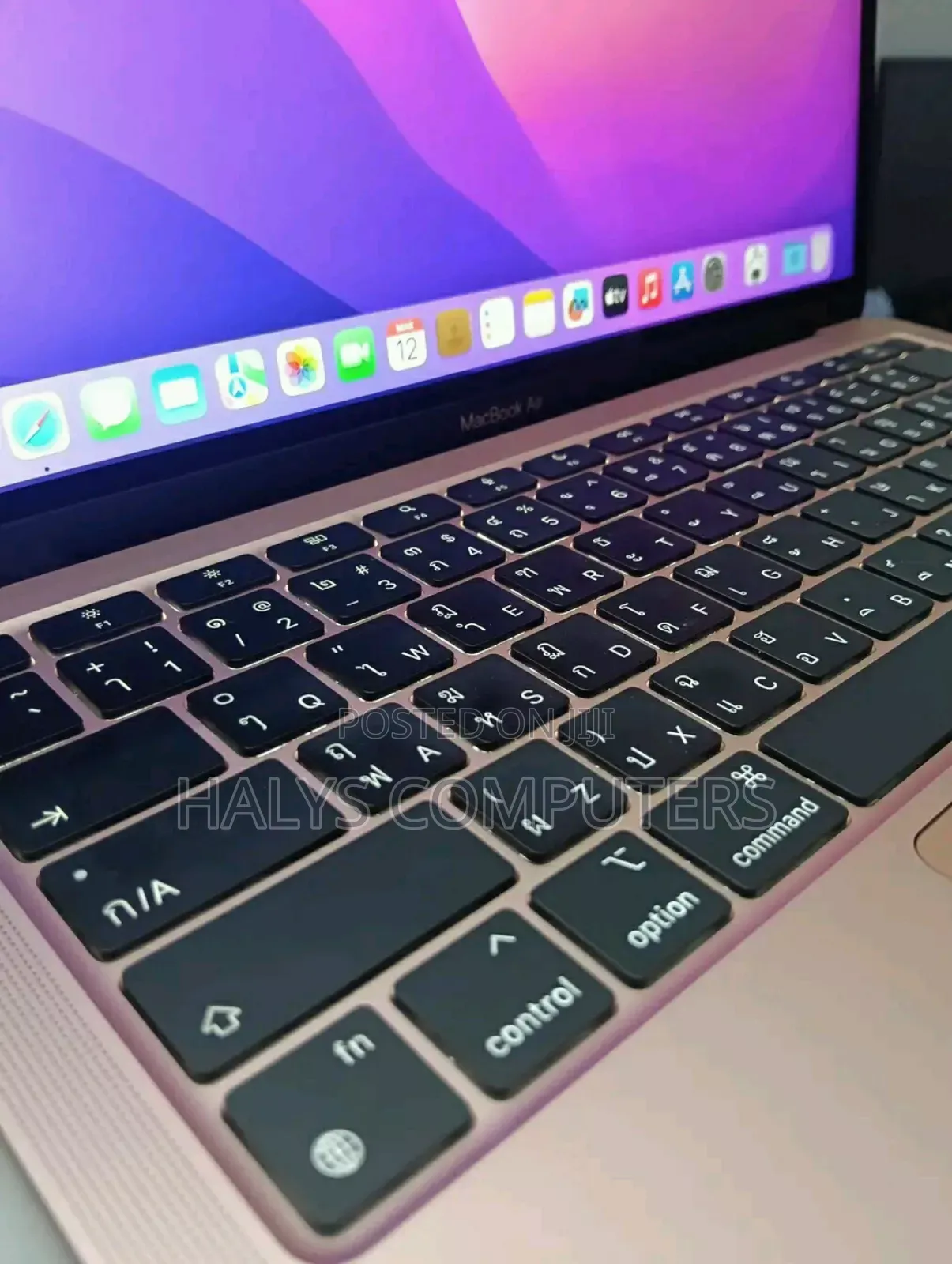 New Laptop Apple MacBook 2020 8GB Apple M1 SSD 256GB