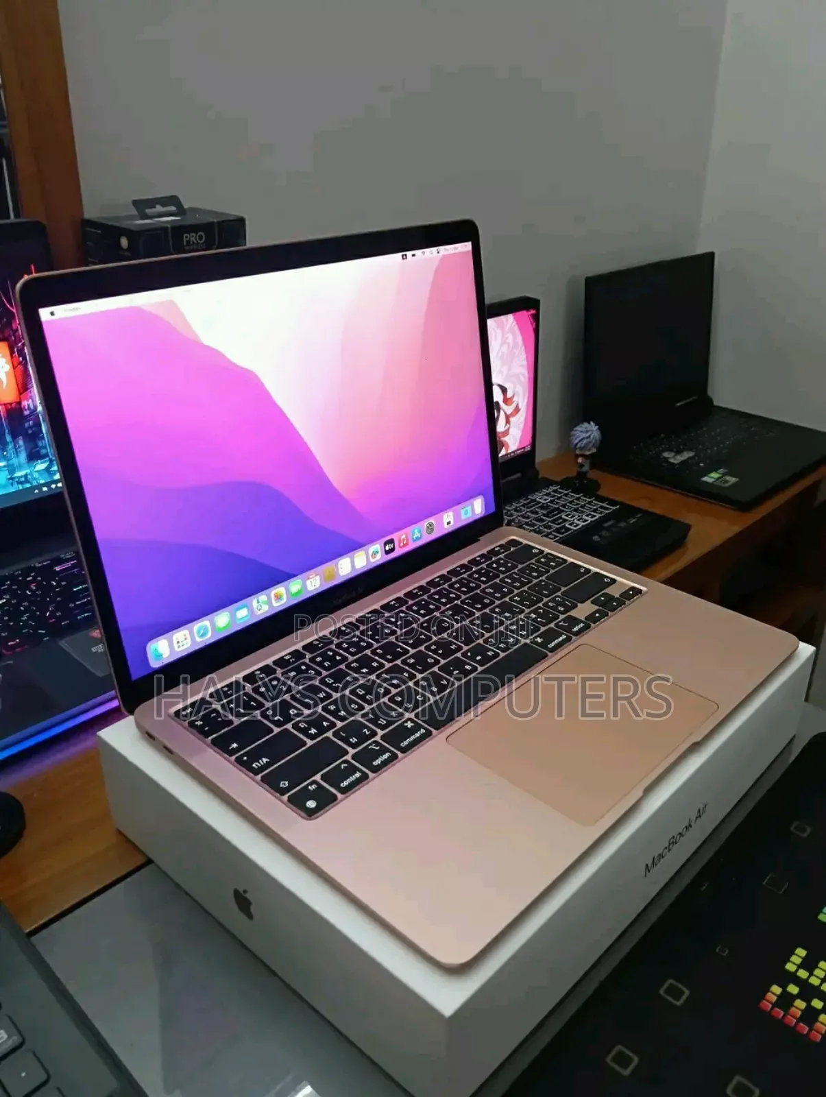 New Laptop Apple MacBook 2020 8GB Apple M1 SSD 256GB