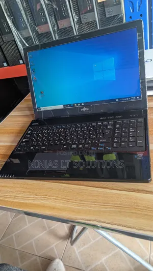 Laptop Fujitsu Lifebook AH564 8GB Intel Core i7 HDD 1T