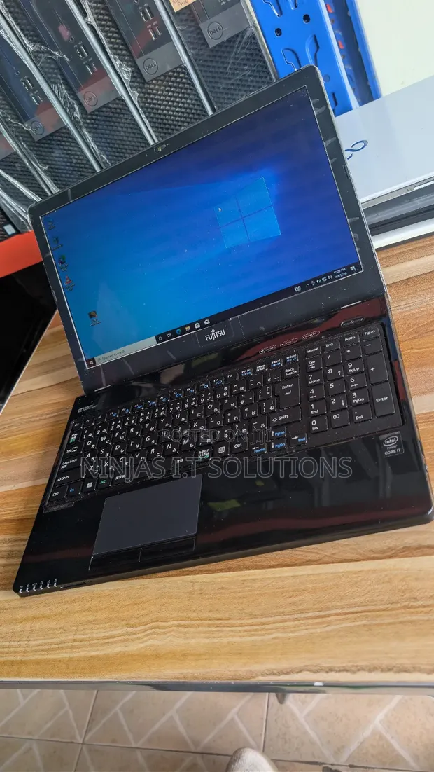 Laptop Fujitsu Lifebook AH564 8GB Intel Core i7 HDD 1T - Ninjas