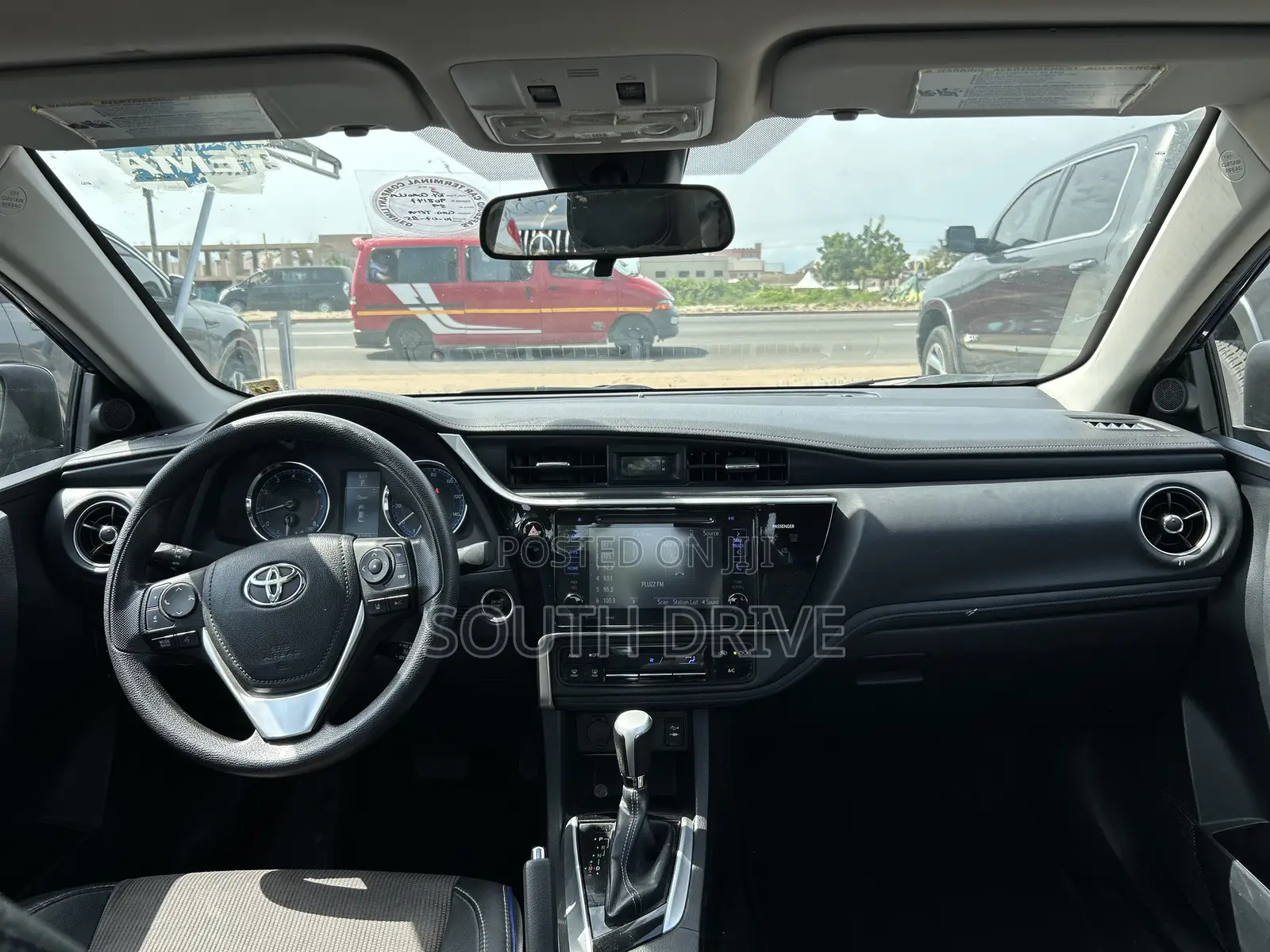 Toyota Corolla SE (1.8L 4cyl 2A) 2018 Blue
