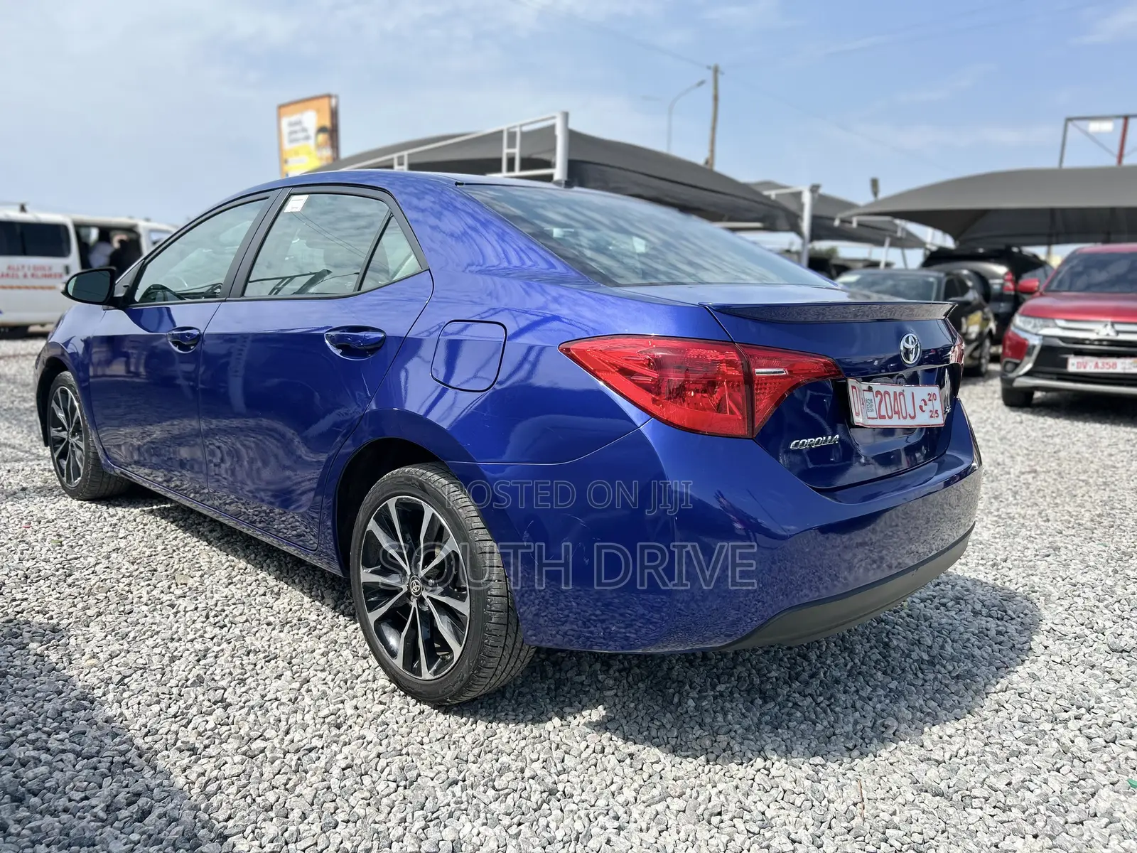 Toyota Corolla SE (1.8L 4cyl 2A) 2018 Blue