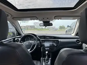 Toyota Corolla SE (1.8L 4cyl 2A) 2018 Blue