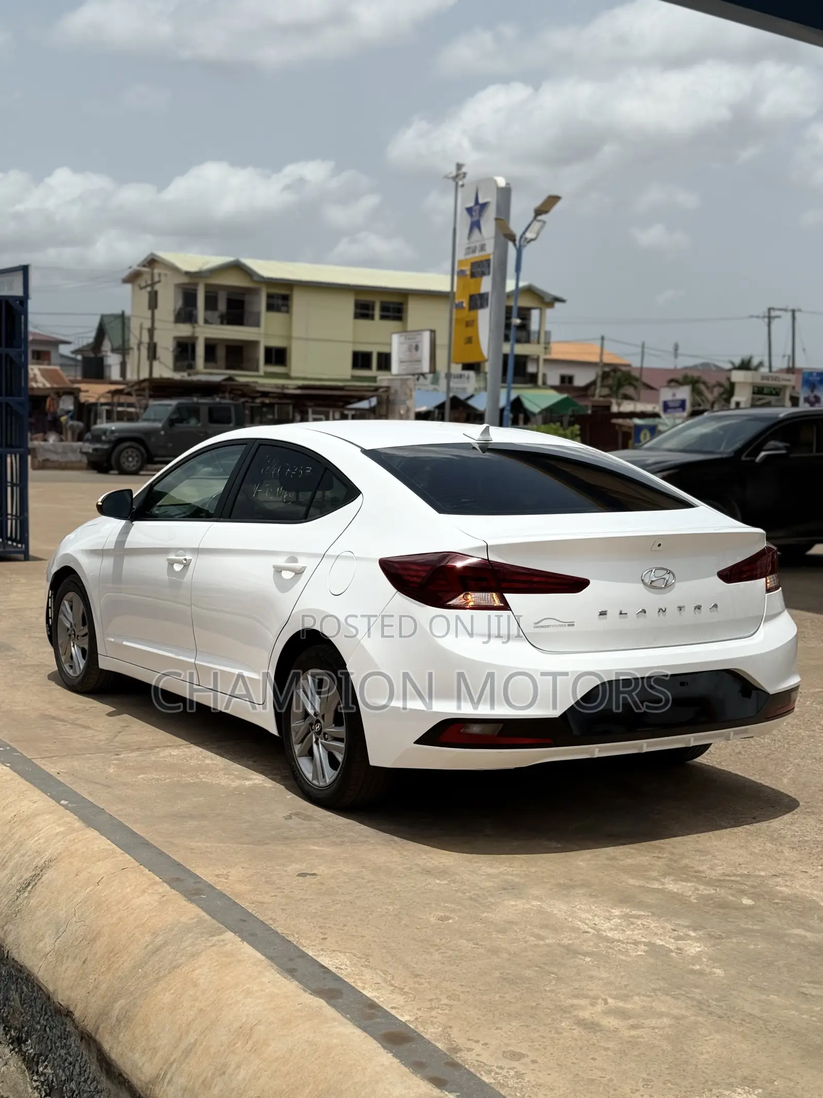 Hyundai Elantra 2018 White