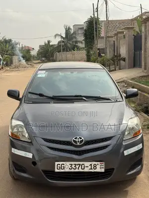 Toyota Yaris 2010 Purple