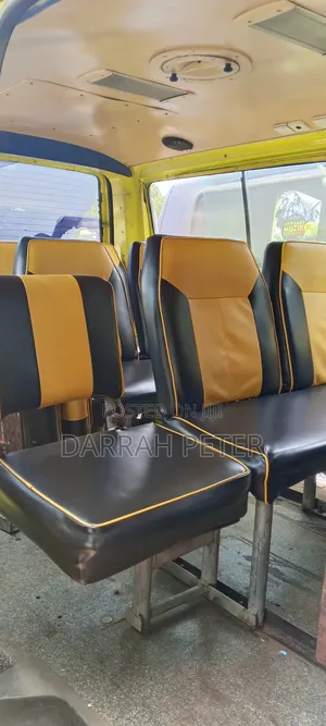 Volkswagen Transporter 2000 Yellow