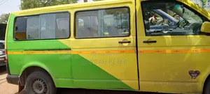 Volkswagen Transporter 2000 Yellow