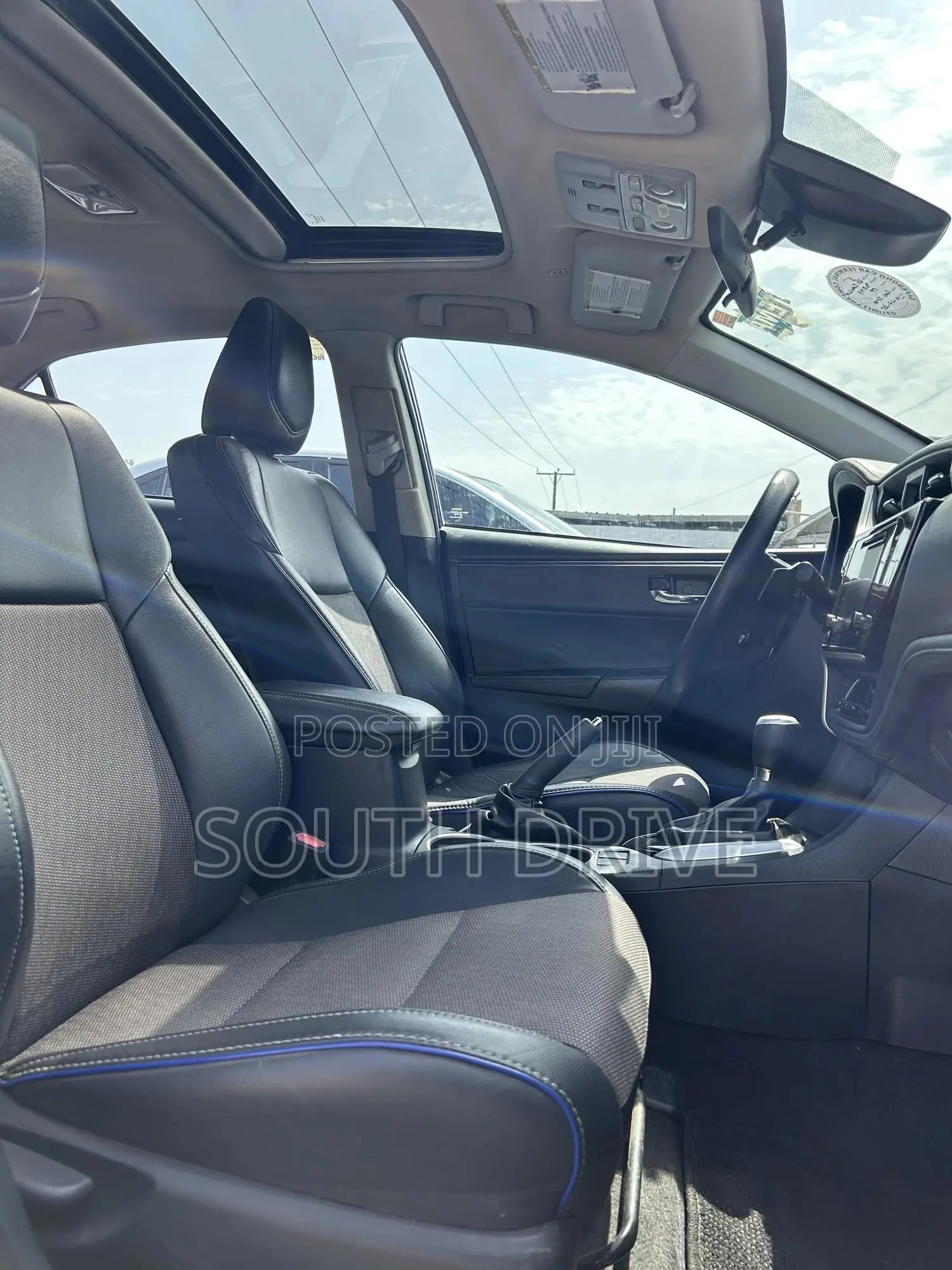 Toyota Corolla SE (1.8L 4cyl 2A) 2018 Blue