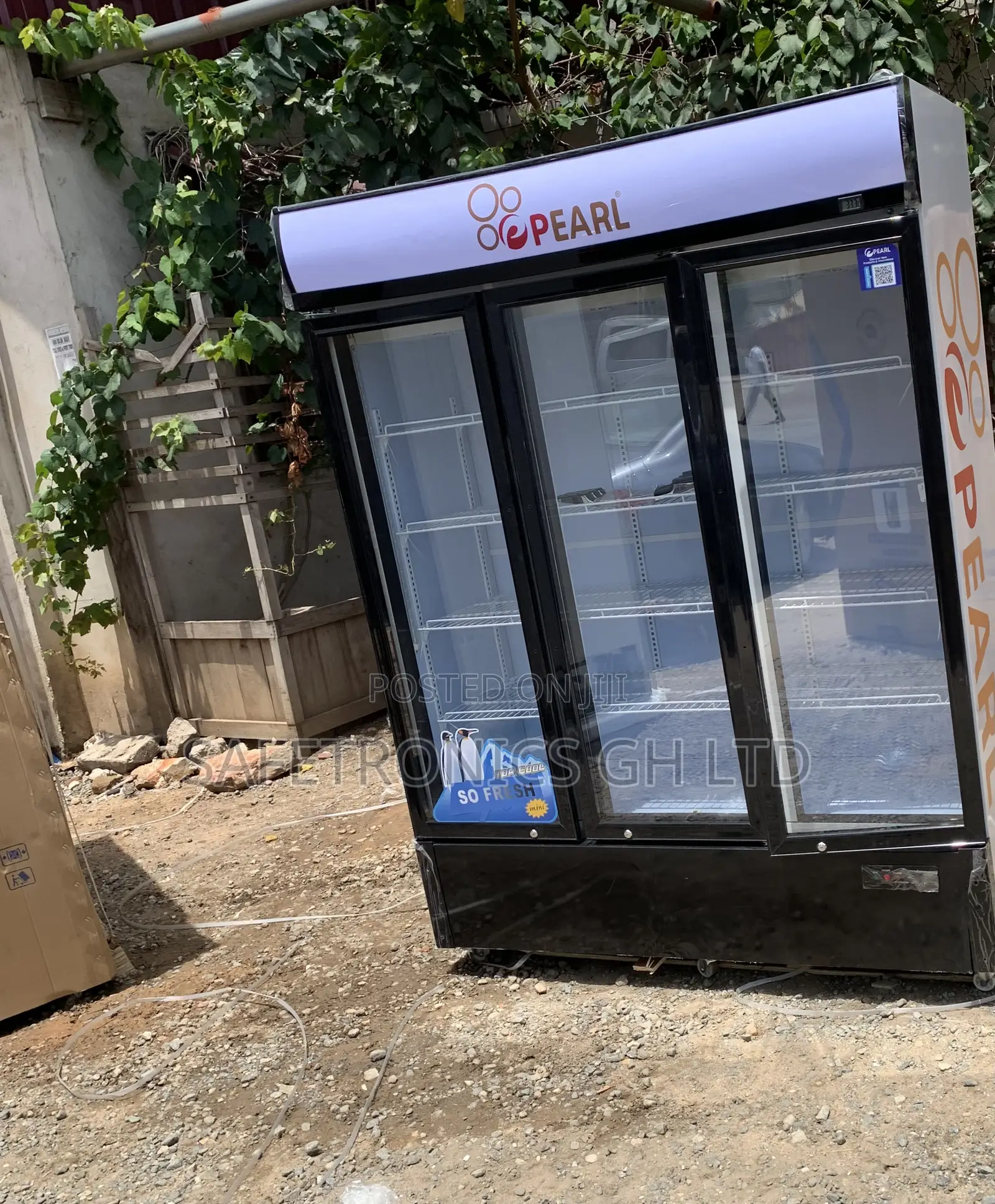 Exclusive Pearl 3-Door Commercial Beverage Display Fridge PVC-150 950l