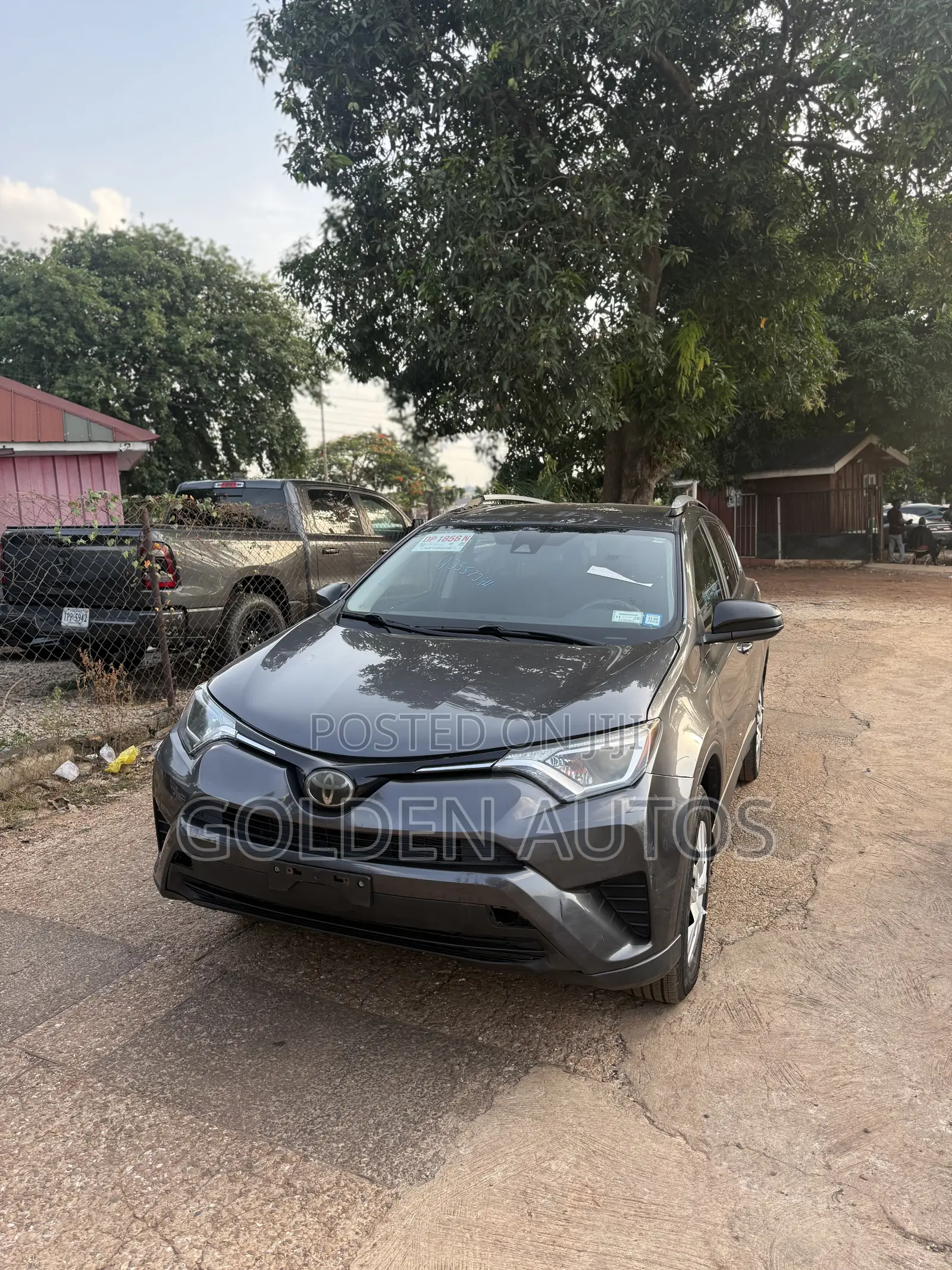 Toyota RAV4 LE 4dr SUV AWD (2.5L 4cyl 6A) 2018 Gray