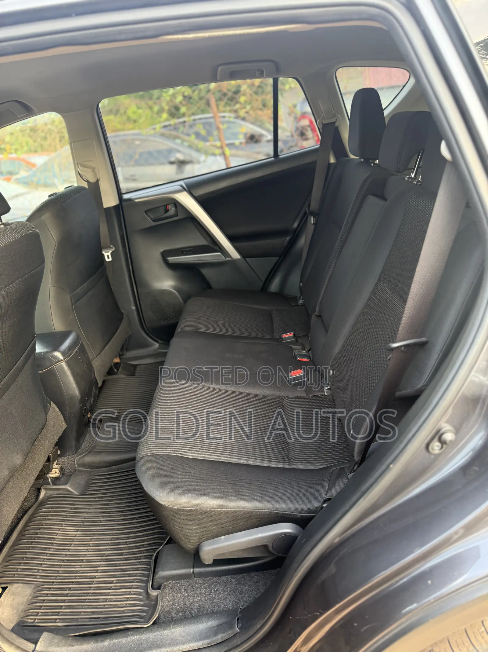 Toyota RAV4 LE 4dr SUV AWD (2.5L 4cyl 6A) 2018 Gray