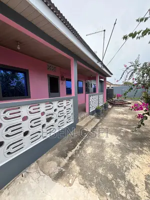 4bdrm Apartment in Dansoman-Karikari for rent
