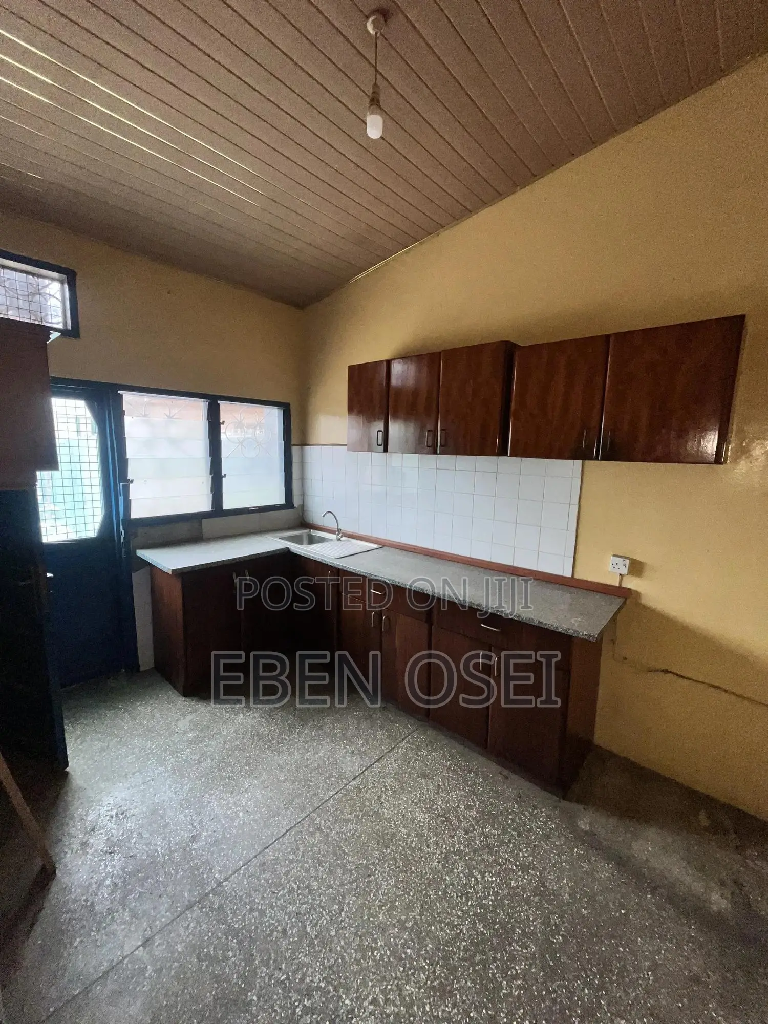 4bdrm Apartment in Dansoman-Karikari for rent