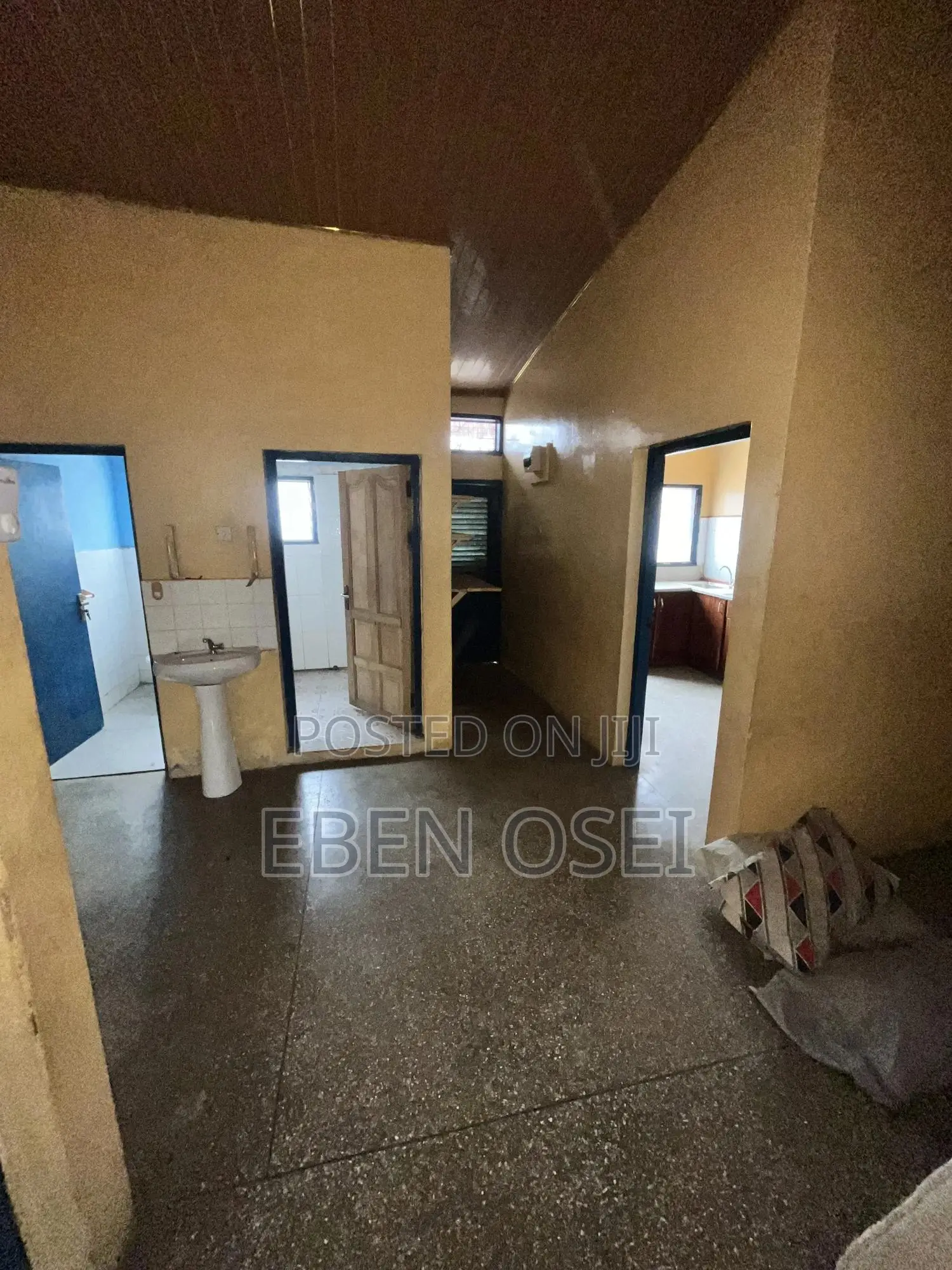 4bdrm Apartment in Dansoman-Karikari for rent