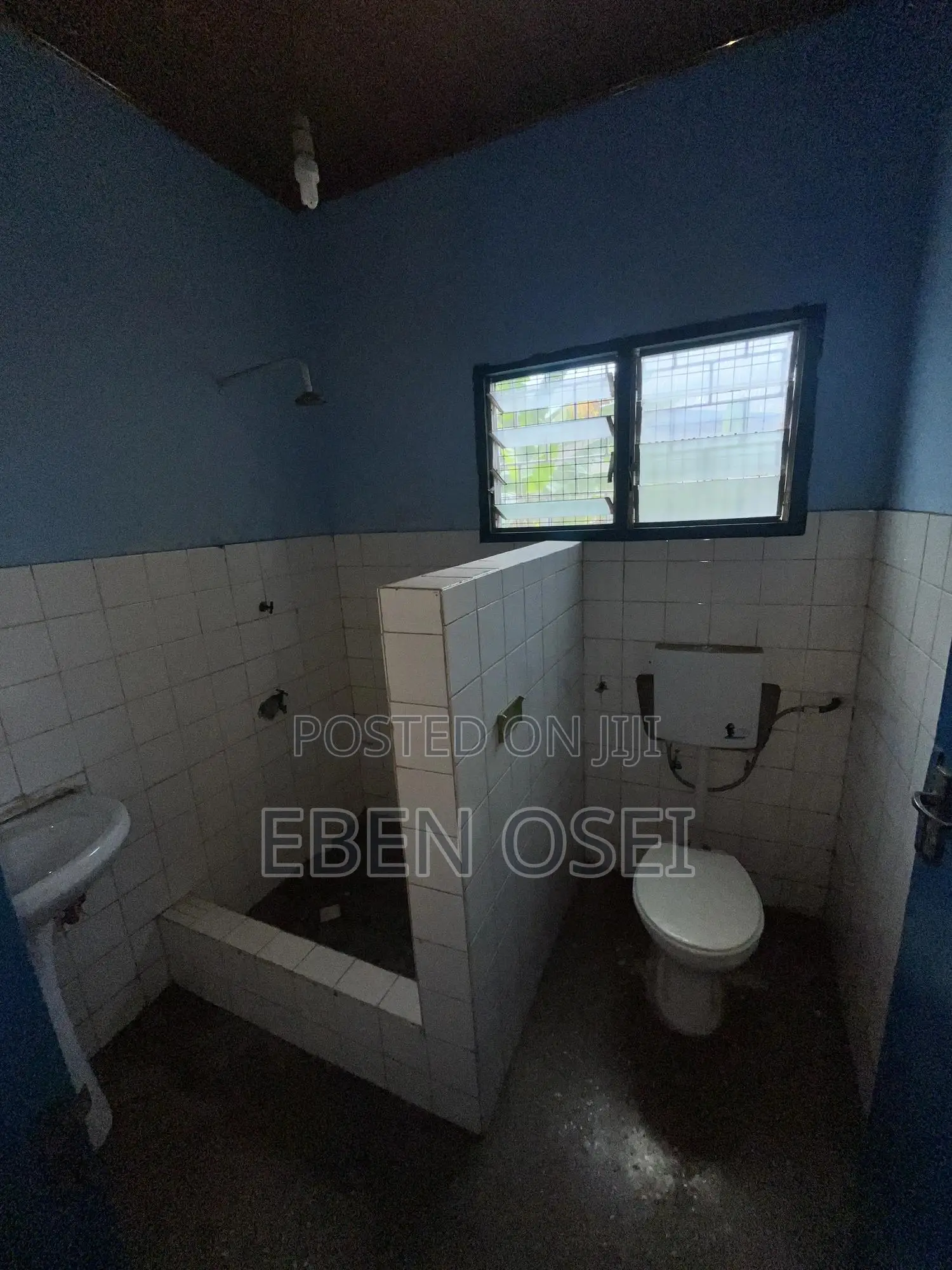 4bdrm Apartment in Dansoman-Karikari for rent