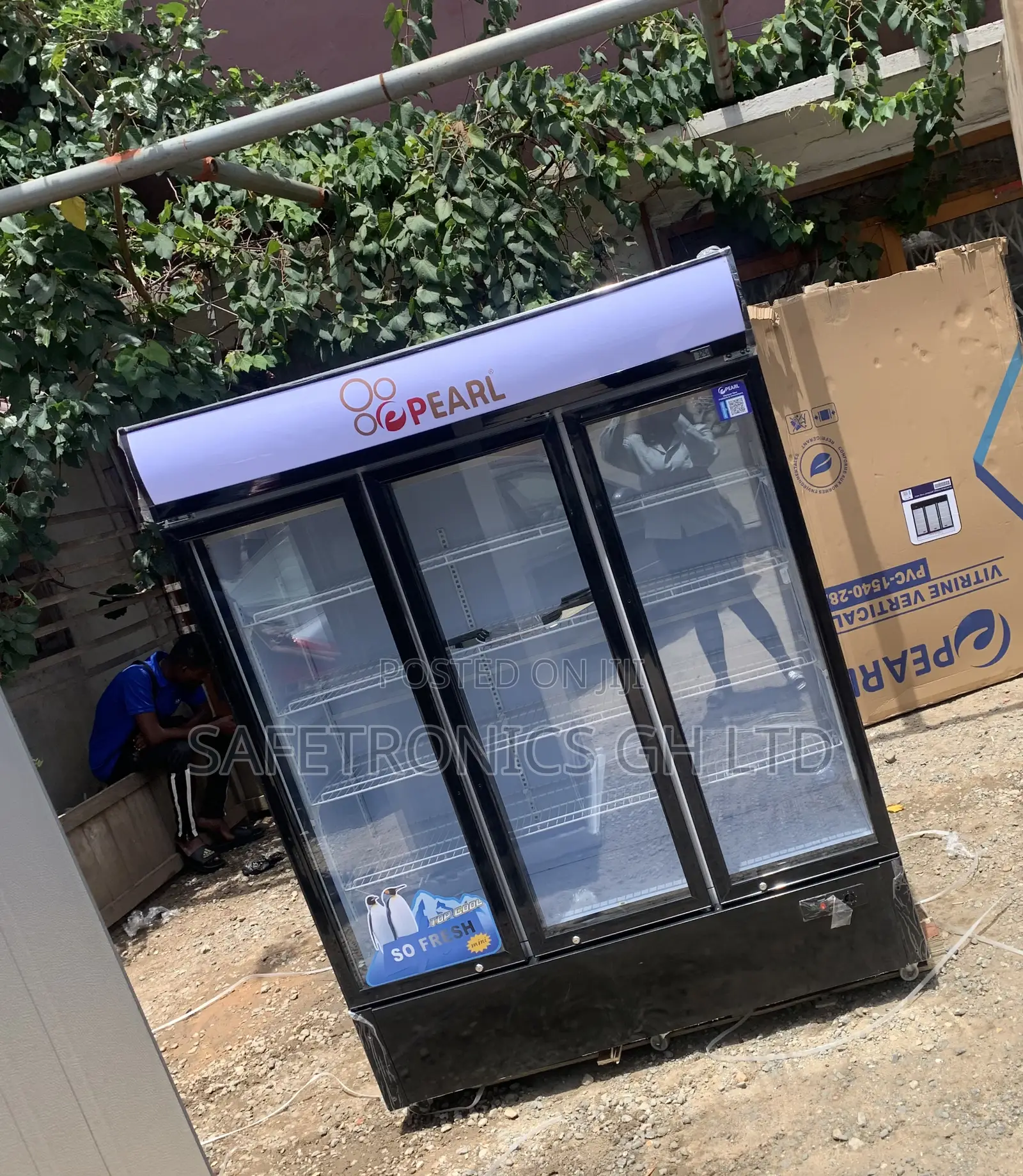Durable Pearl PVC-150 3-Door Beverage Display Fridge 950l