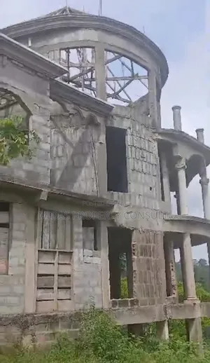 6bdrm Mansion in Kitasi, Aburi for sale