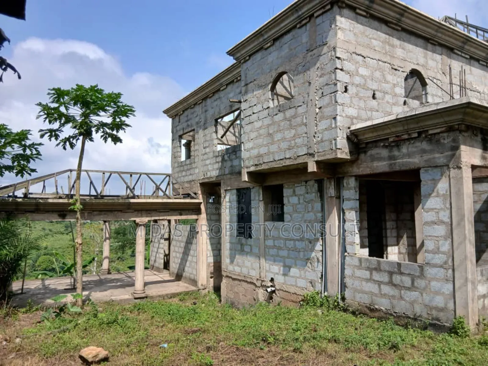 6bdrm Mansion in Kitasi, Aburi for sale