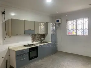 6bdrm Townhouse / Terrace in Ridge-Danyame, Kumasi Metropolitan