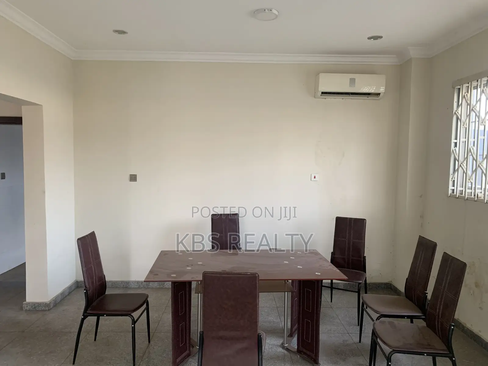 6bdrm Townhouse / Terrace in Ridge-Danyame, Kumasi Metropolitan