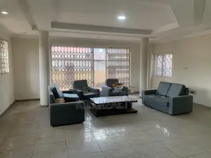 6bdrm Townhouse / Terrace in Ridge-Danyame, Kumasi Metropolitan